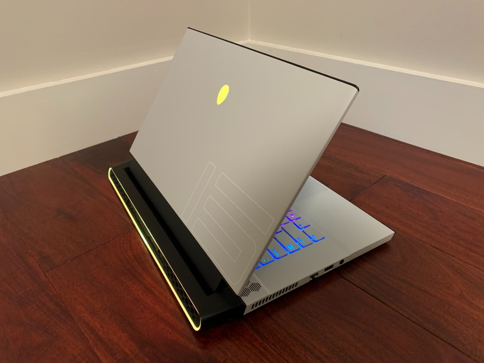 Alienware M15 R4 15.6″ 1080p 300hz, i9 10980HK, 1TB/32GB, Nividia RTX 3070
