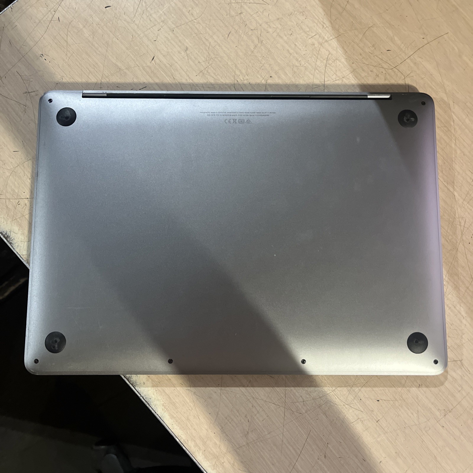 APPLE MACBOOK PRO “M1″ 8 CPU/8 GPU 13” 3.2GHZ 8GB RAM 256SSD