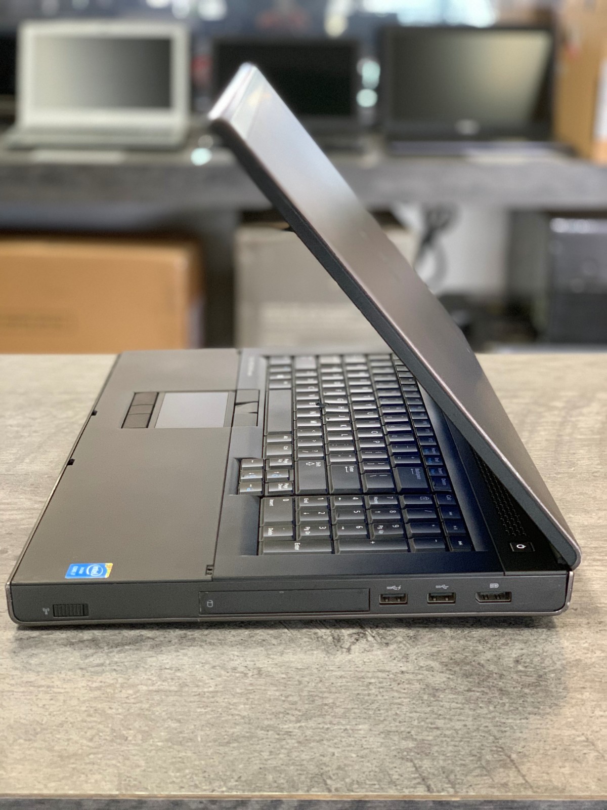 DELL PRECISION M6800 Core i7, 256GB SSD + 2 x 2TB HDD =4TB, 32GB, nVIDIA Quadro