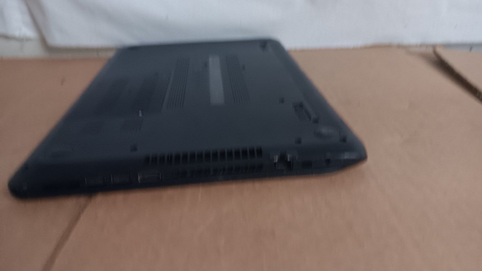 HP 15-F004dx Laptop AMD E1-2100 @ 1.0 GHz 15.6″ LCD screen, 500 GB HD For Parts