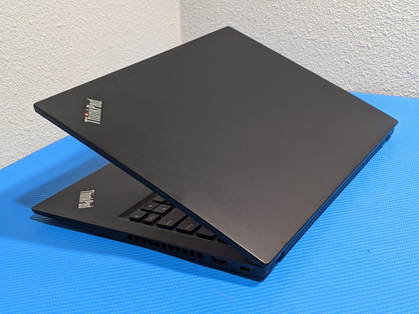 Lenovo ThinkPad T14s Gen 1 14″ FHD i7-10510U 1.8GHz 16GB 512GB SSD W11P +Charger