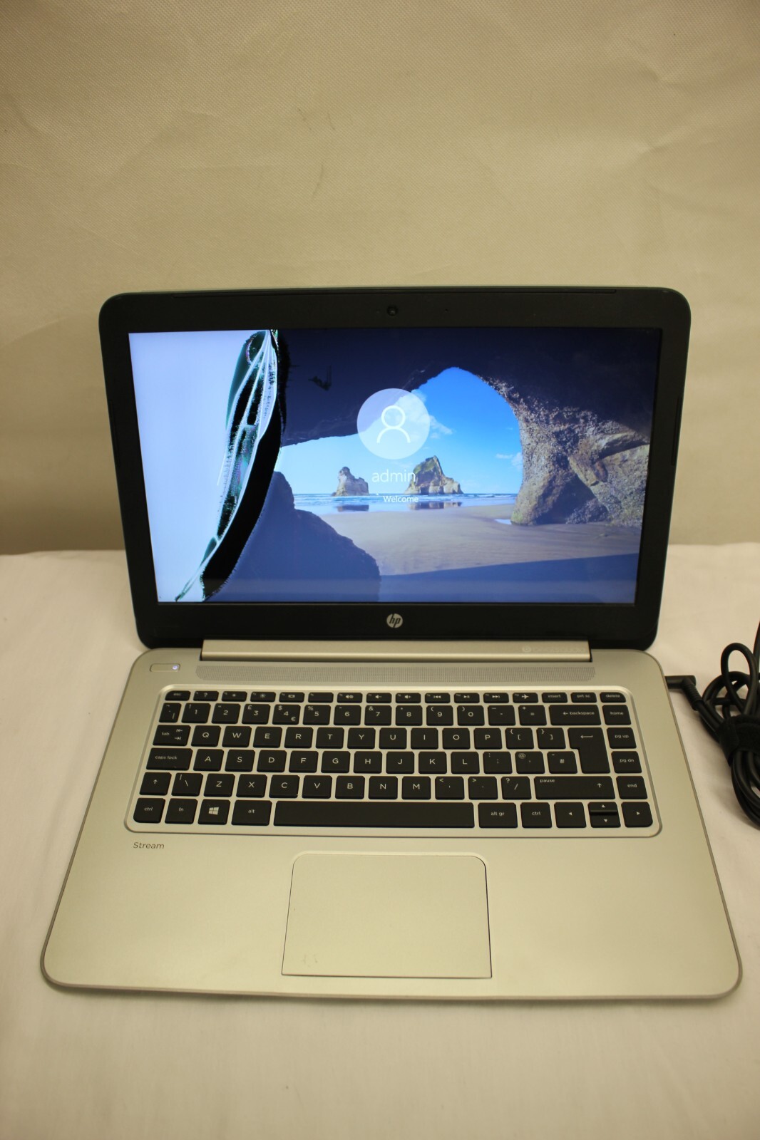 HP 14-Z050SA AMD A4 MICRO-6400T 2GB RAM 32GB eMMC LAPTOP COMPUTER DAMAGED SCREEN