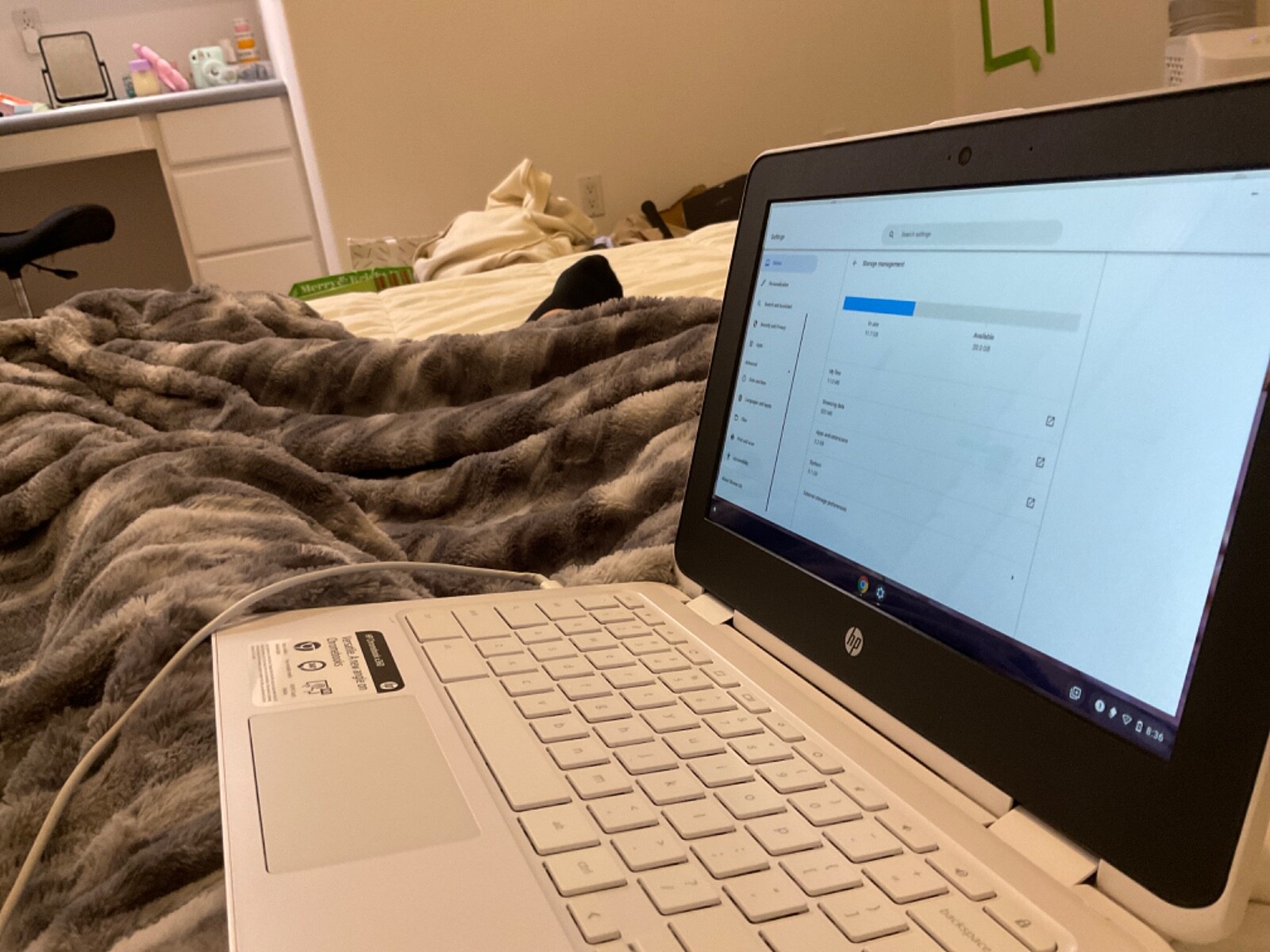 Barley used Chromebook hp x360 model 11 Color: White with a black trim GB:32