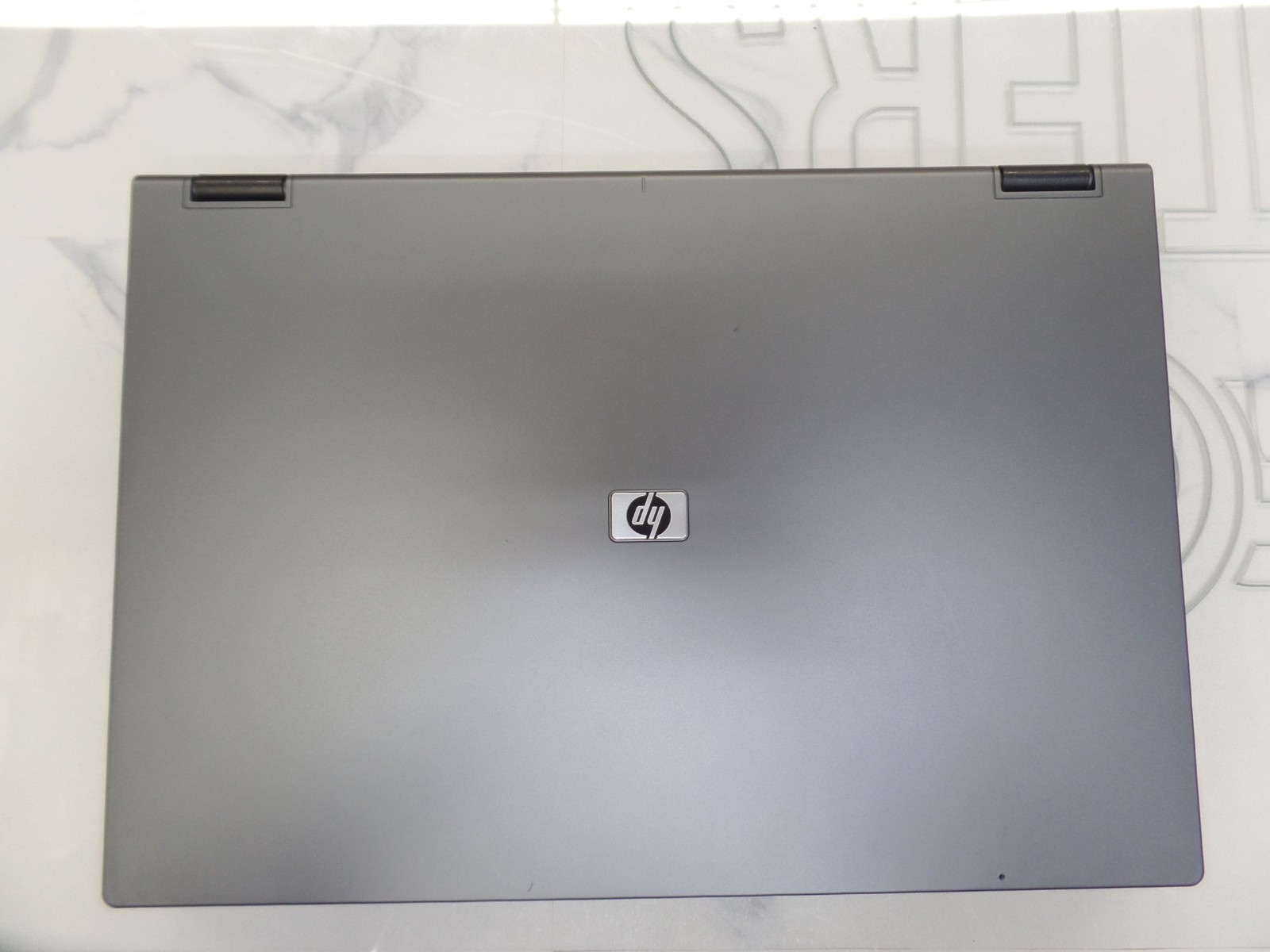 Vintage HP Mobile Workstation 8710w 17″ 2.5Ghz C2D T9300 4GB 160GB Win10Pro Mint