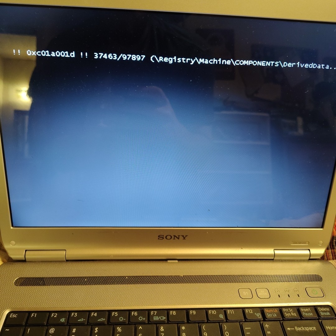 Sony VAIO Model PCG-7Z2L Silver 15.4″ Notebook Laptop – Powers On **READ DESC*
