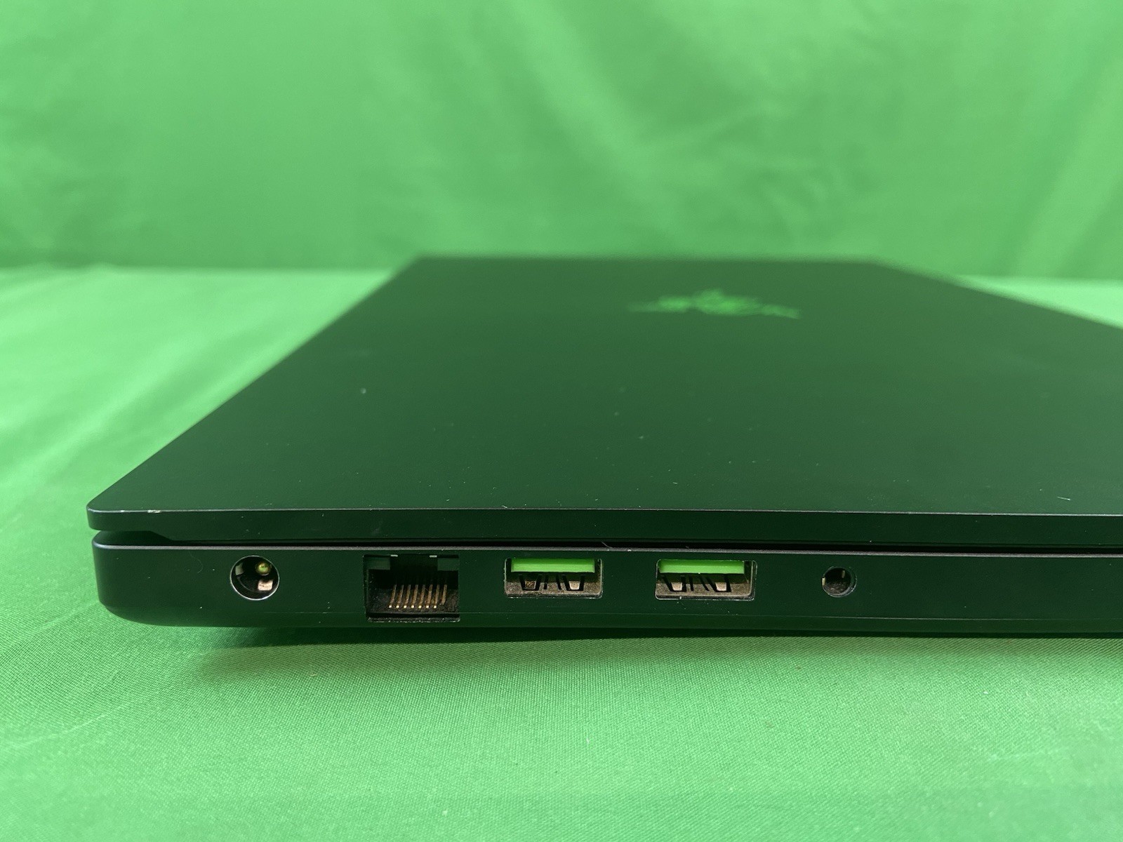 Razer Blade RZ09-0270 15.6″ i7-8750H 16GB RAM 512GB+128GB SSD GeForce GTX 1060