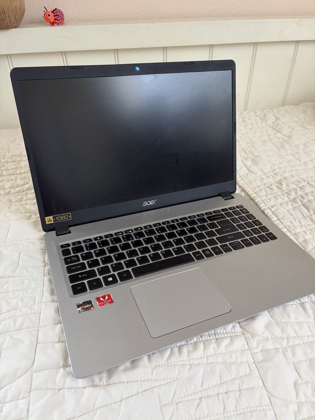 Acer Aspire 5 15.6″ (512 GB SSD, 16GB Ram AMD Ryzen 3200U, 2.6GHz) Laptop