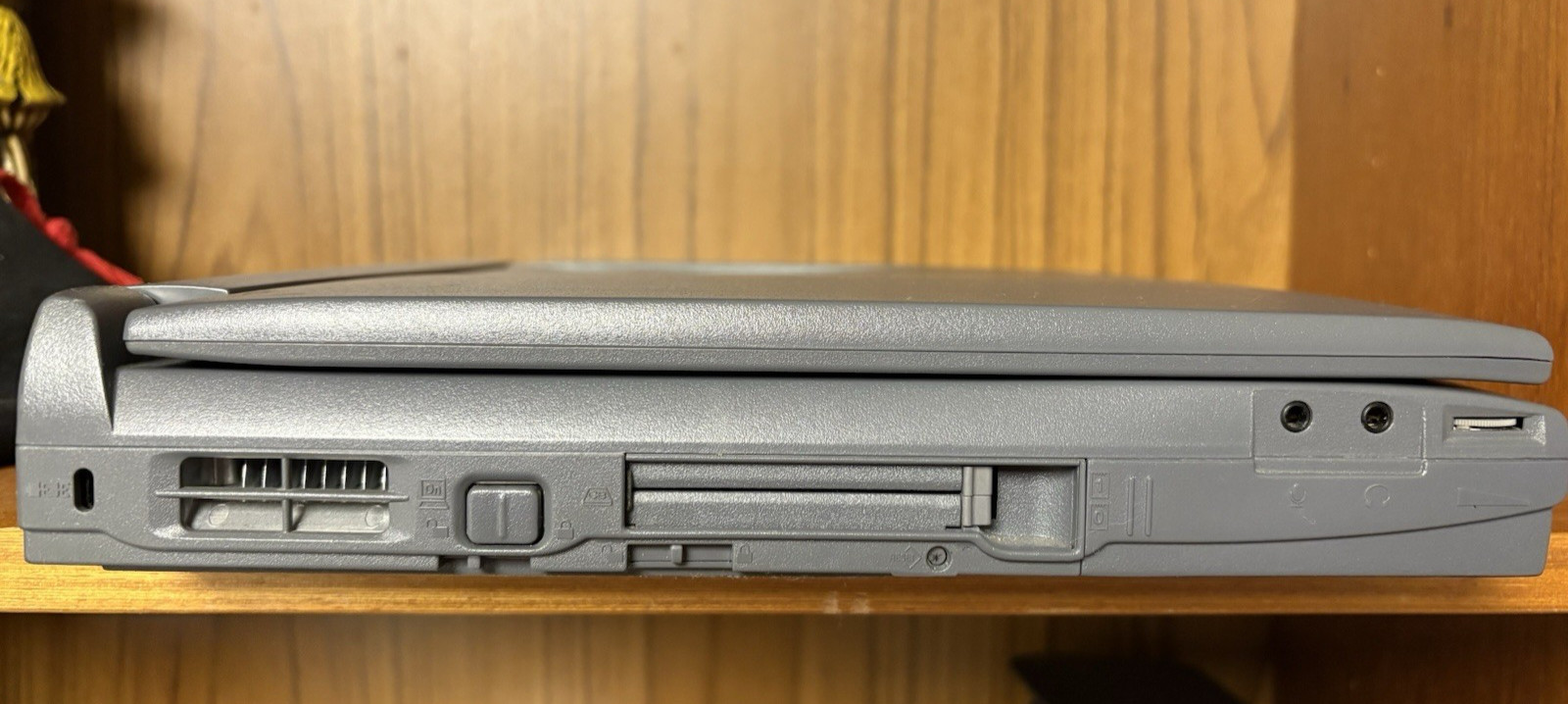 Vintage Toshiba Laptop Pentium III 600 128MB Multi-boots Win 2000 NT 4.0 AND 98