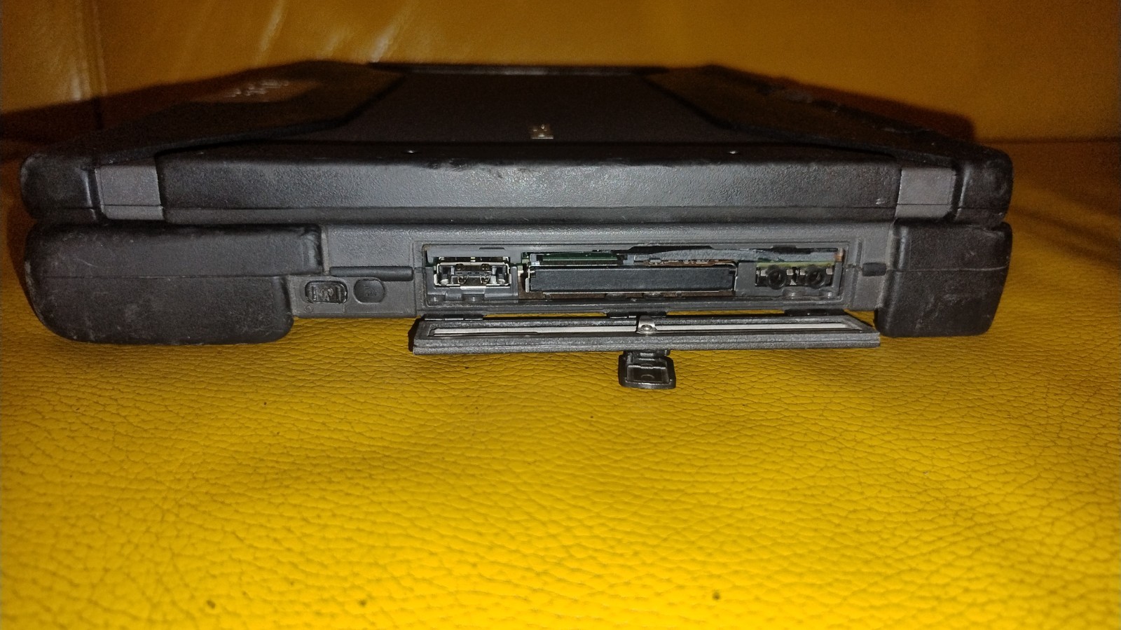 DELL LATITUDE XT2 XFR Touch Notebook Laptop Rugged Tablet Working Sold as spare