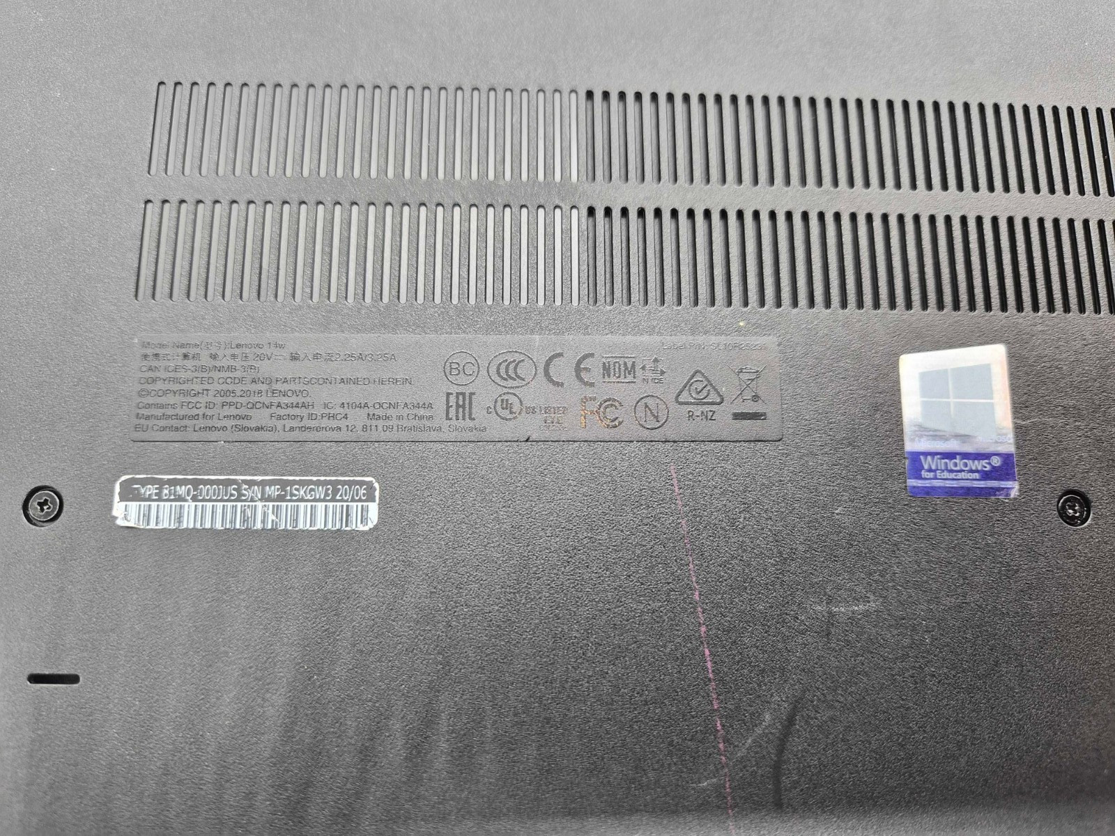Lenovo Ideapad 14W / 4GB DDR3 / A6-9220C Radeon R5@ 1796.8GHZ / NO HDD / W10