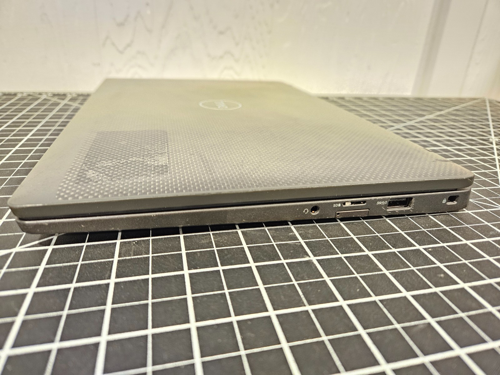 Dell Latitude 7400 Intel Core i7-8665U 1.90GHz 14″ No RAM Laptop NO HDD No Power