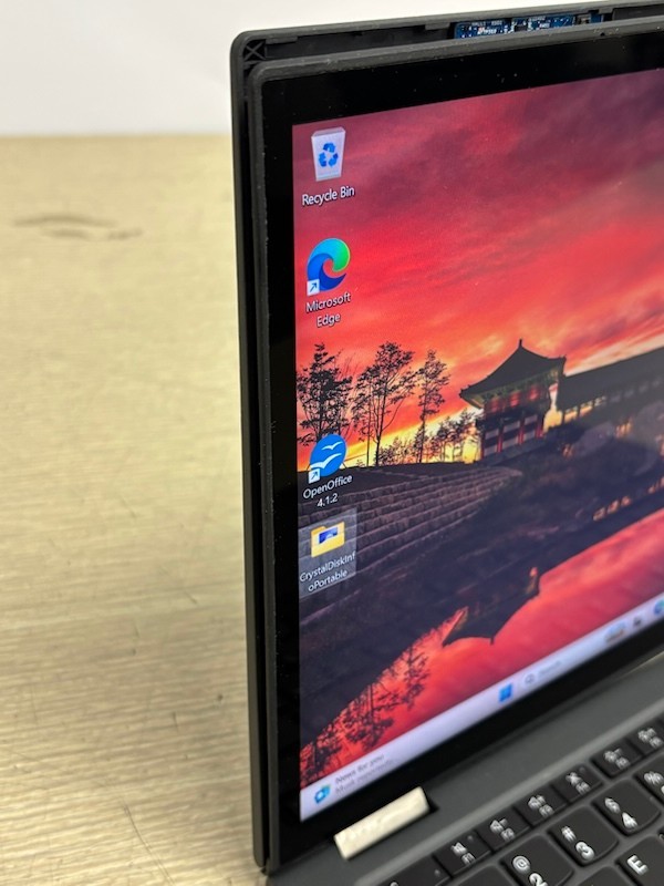 Lenovo ThinkPad X13 Yoga Gen 2 i5-1145G7 16GB 256GB SSD W11P Touch(screen issue)