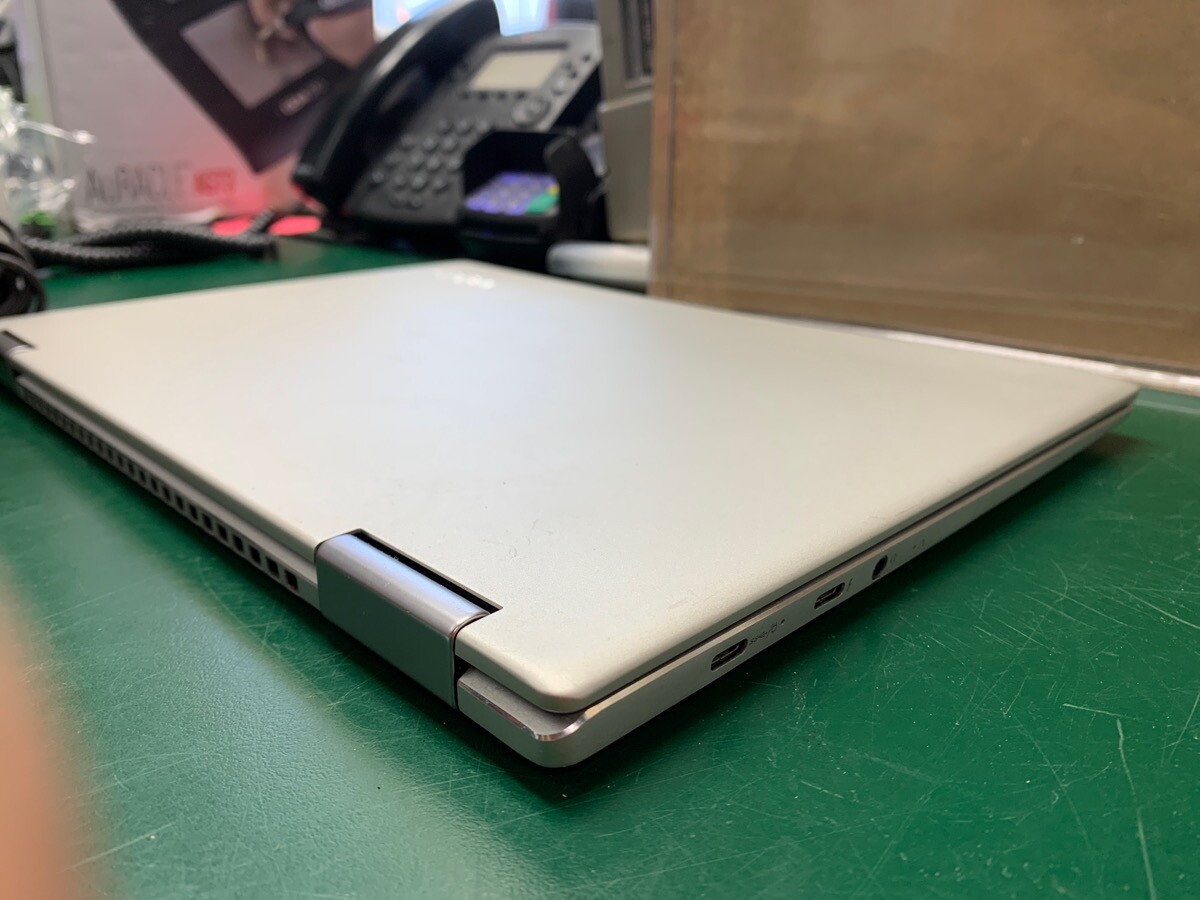 Lenovo Yoga 720 Laptop (i5-8250u, 8GB, 256GB SSD NVMe, Win 10 Home) (E10021848)