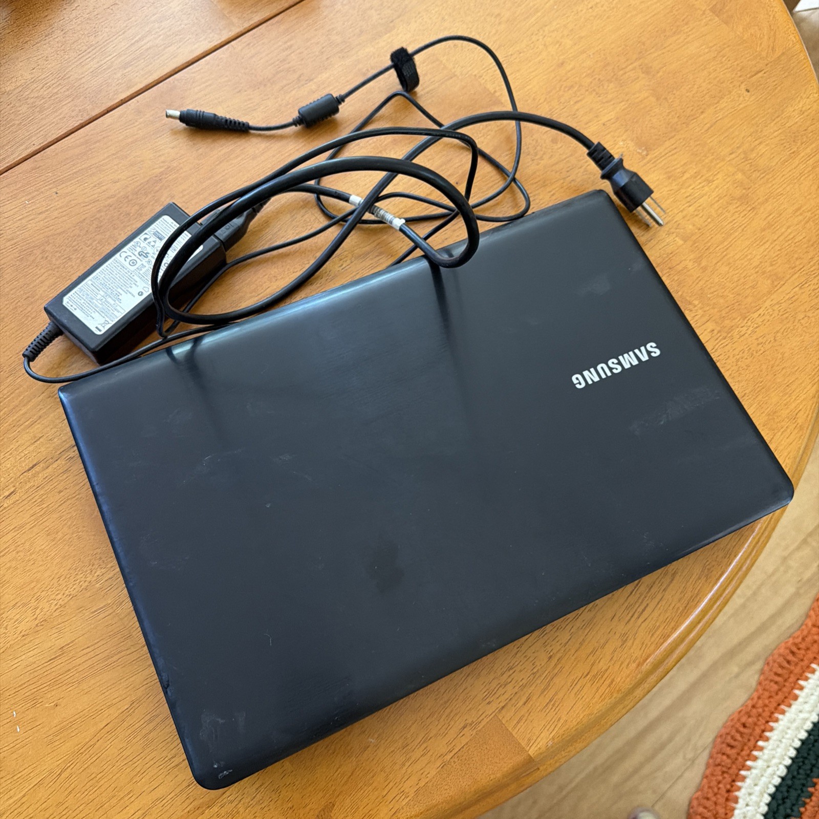 Samsung NP355E5C 355E LAPTOP 4GBRAM 500GBHD Works As It Should. Reset To Factory