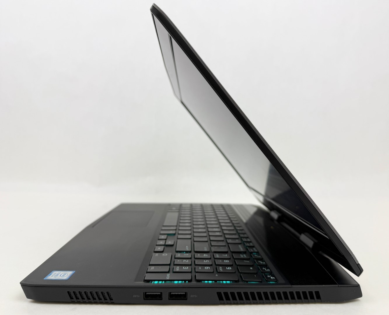 Alienware m15 15.6″ FHD i7-8750H 2.2GHz 32GB 256GB+1TB GTX 1070 W11H