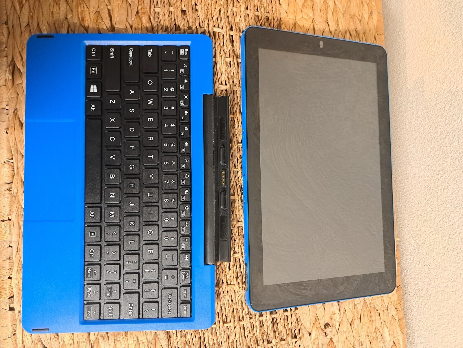 RCA Cambio W101 V2 2 In 1 Notebook/Tablet Windows 10. Bluetooth WiFi HDMI