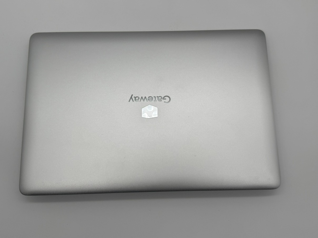 Gateway 14.1″ FHD i5-1135G7 16GB 512GB SSD Iris Xe Silver Notebook great deal !!