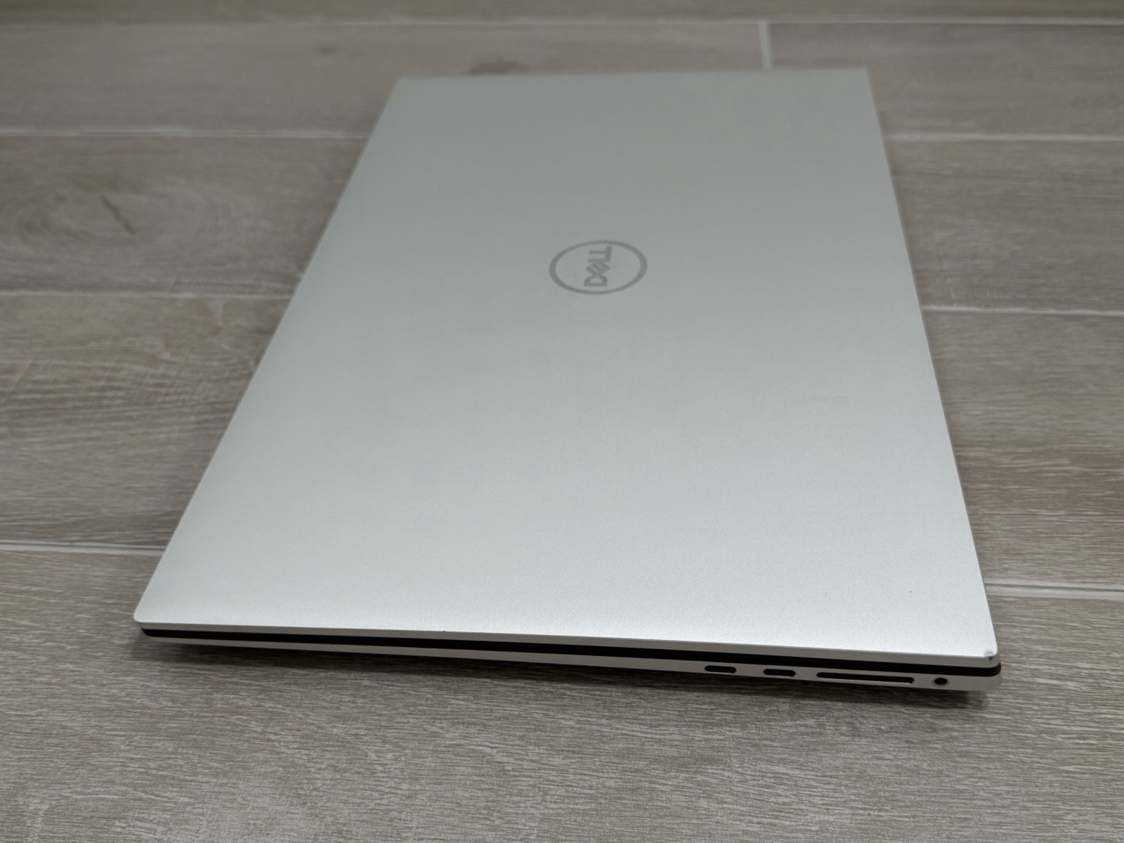 Dell XPS 17 9700 Touch Laptop Core i7-10875H GeForce RTX 2060 16GB RAM 1TB SSD