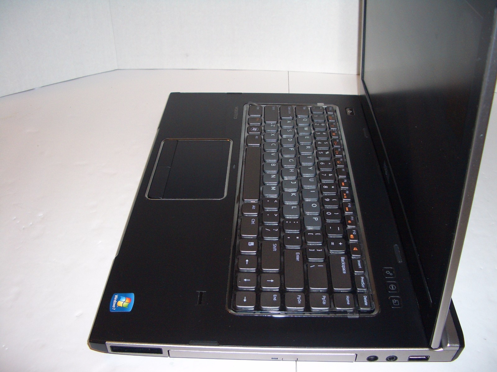 DELL VOSTRO 3555 15.6″ AMD Q-CORE A6 RADEON 1.5GHz 4GB RAM 500GB HDD WINDOWS 7
