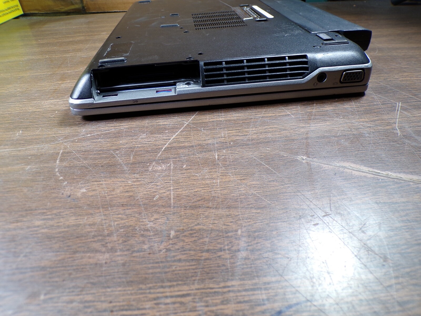 DELL LATITUDE E6320 INTEL i5-2520M 2.5GHZ 4GB RAM **NO HD/ NO CADDIE/ NO OS