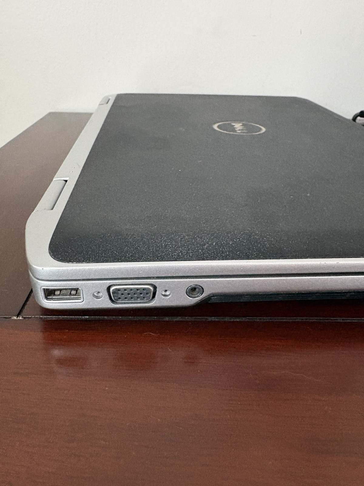 Dell Latitude e5420 Laptop W/ Power Cord 4GB dDR3 Windows 10 Read Description