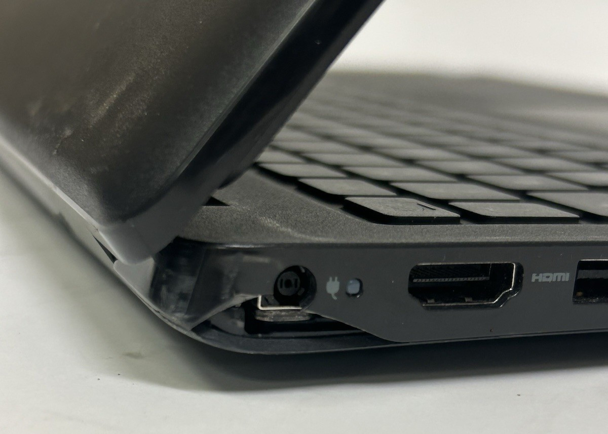 Dell Latitude 3520 15.6″ Intel i5-1135G7 @2.4GHz | 8GB RAM | 256GB NVMe | W11P