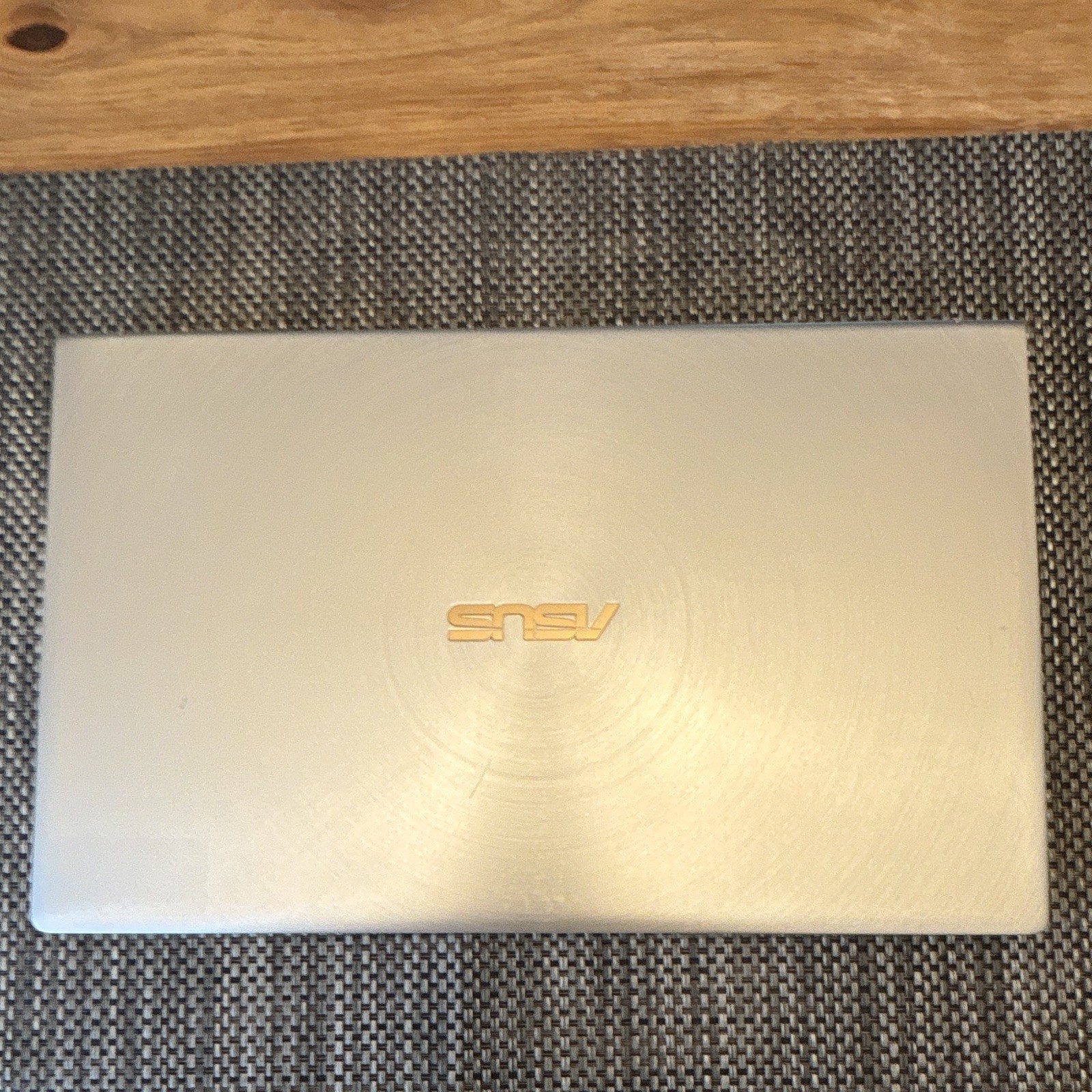 ASUS ZenBook 14 UX425JA 14” i7-10810U 32GB RAM 512GB SSD Windows 10 Laptop（02）