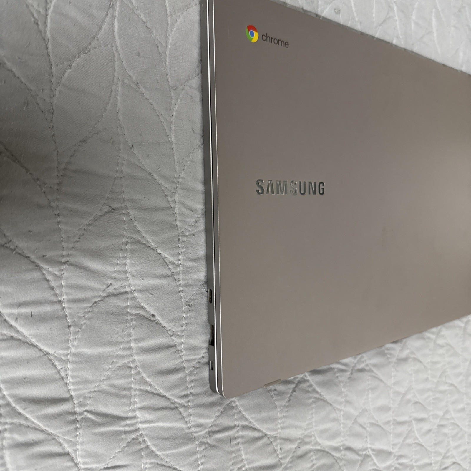 Samsung XE350XBA-K02US Chromebook 4 Plus 15.6″ Celeron N4000 1.1GHz Intel UHD