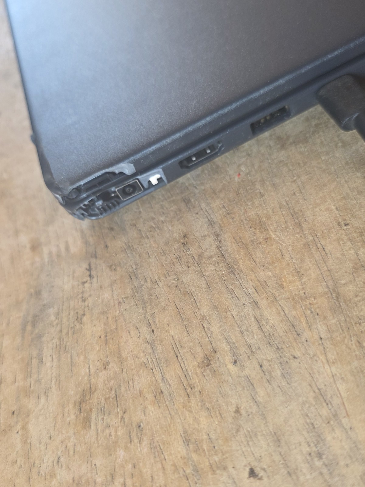 Dell 16 DC16255 Touch Screen *3.3GHz AMD Ryzen 7 250/16GB RAM/1TB SSD Dam B