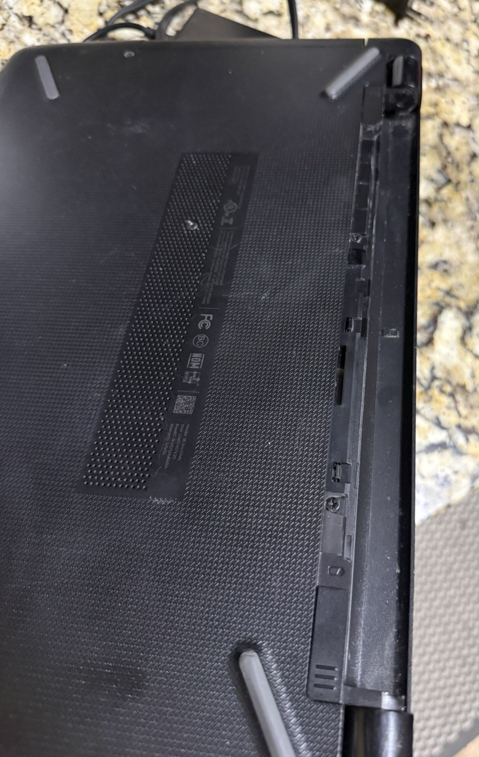HP 255 G6 / AMD A6-9220 R4 5 CC. 2C+3G @ 2.50GHz/ 500GD 4GB RAM WIN 10 PRO