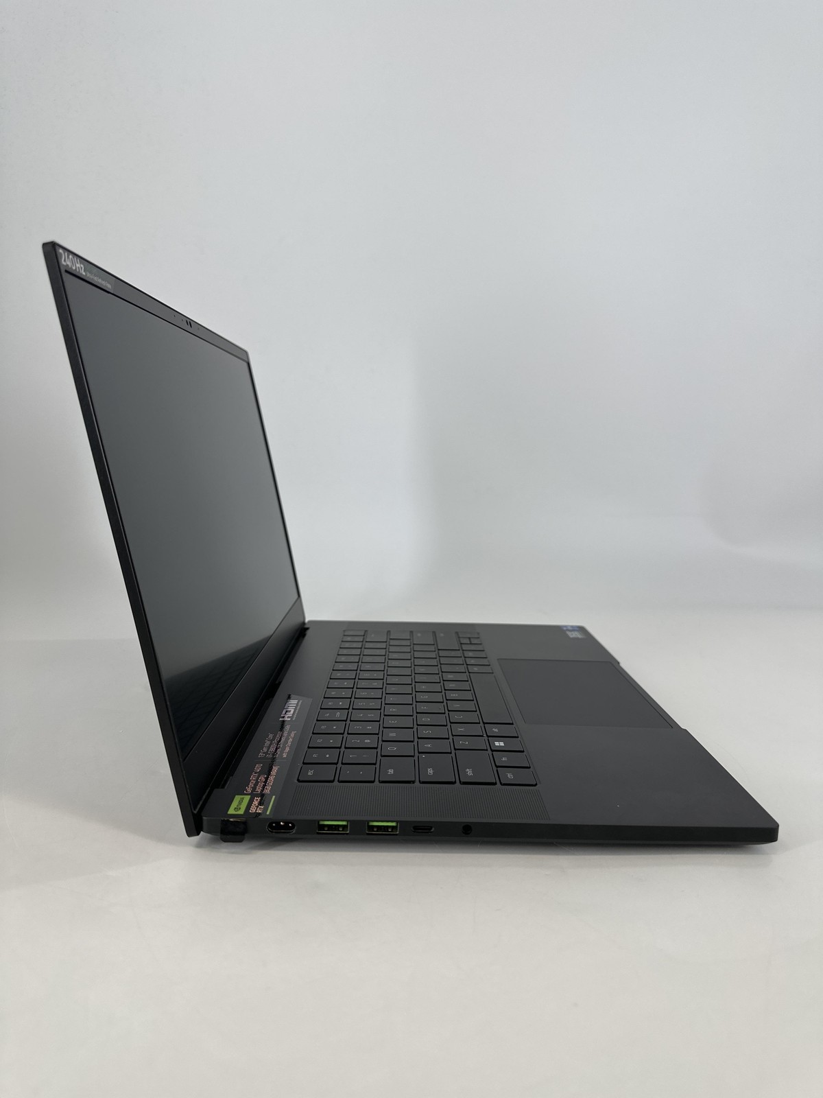 Razer Blade 15 240Hz 2K 2.5 GHz i7-13800H 16GB 1TB SSD NVIDIA RTX 4070 Excellent