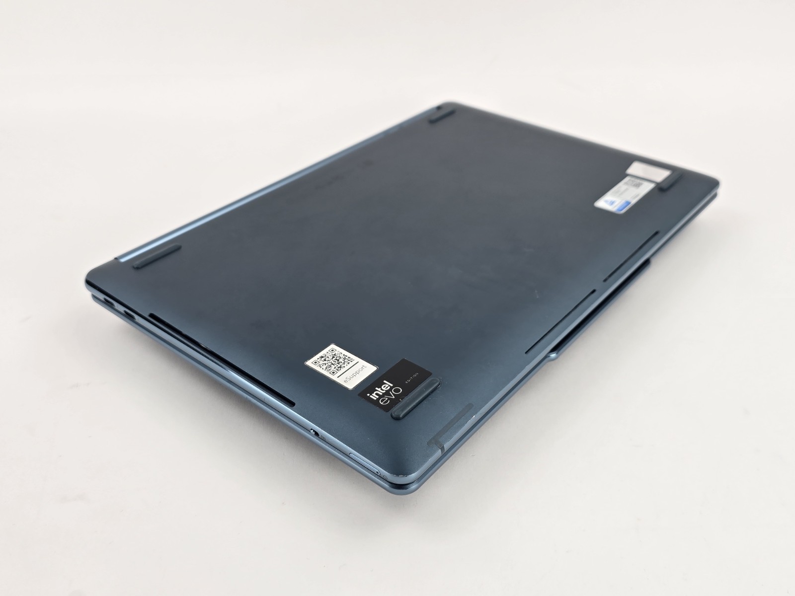 Lenovo Yoga Book 9i Dual 13.3″ 2.8K OLED Ultra 7 155U 16GB 1TB – Used