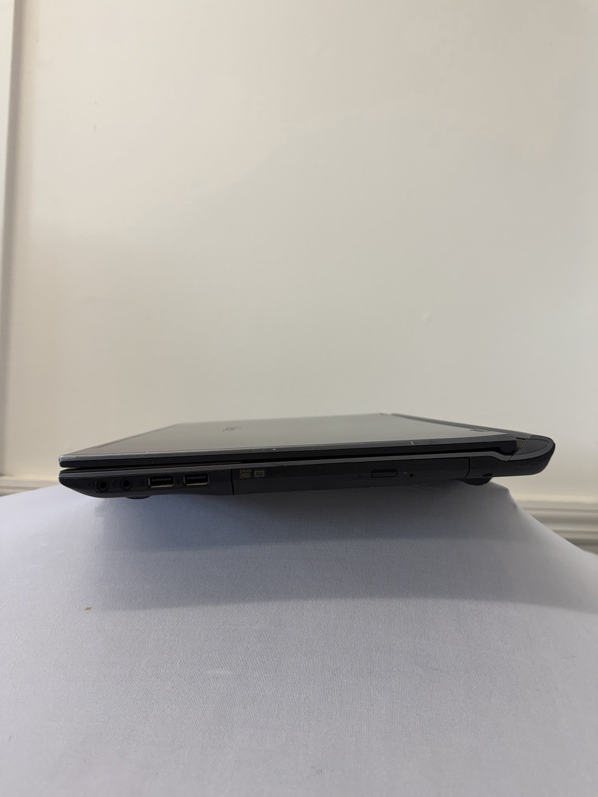 Asus U56E Laptop – Screen Leaking Light – Intel i5-2410M – Read Des