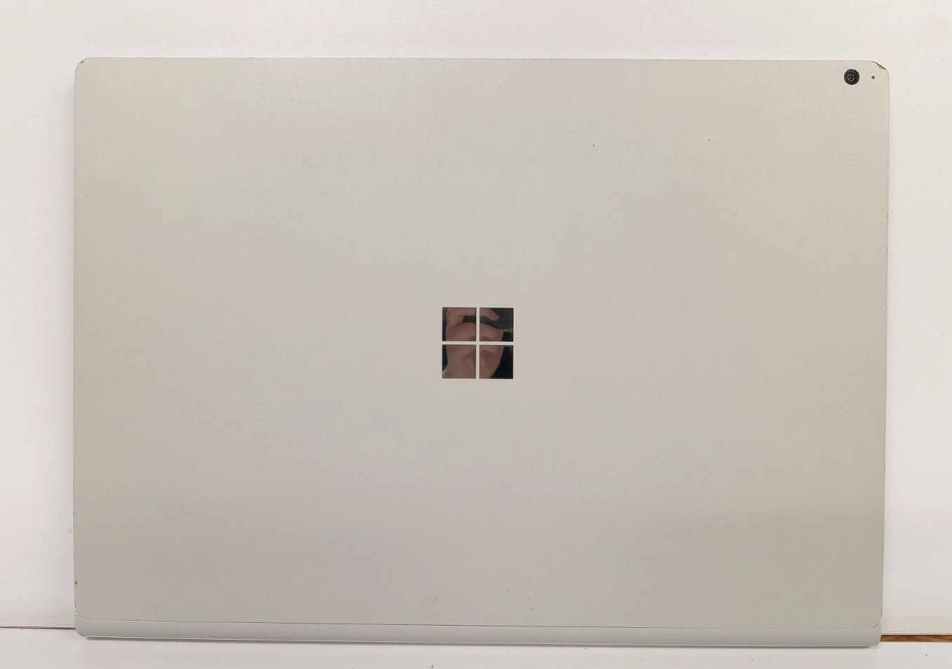 Microsoft Surface Book 2 1703 15″ (256GB SSD, i7 8th Gen, 16GB) -FOR PARTS, READ