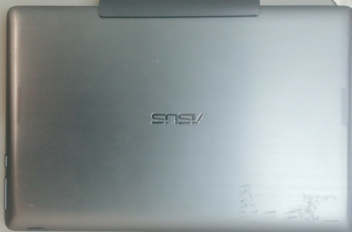 Asus T100 Transformer Book Intel Atom 1.33GHz 2GB 64GB HDD Win 10 with adapter