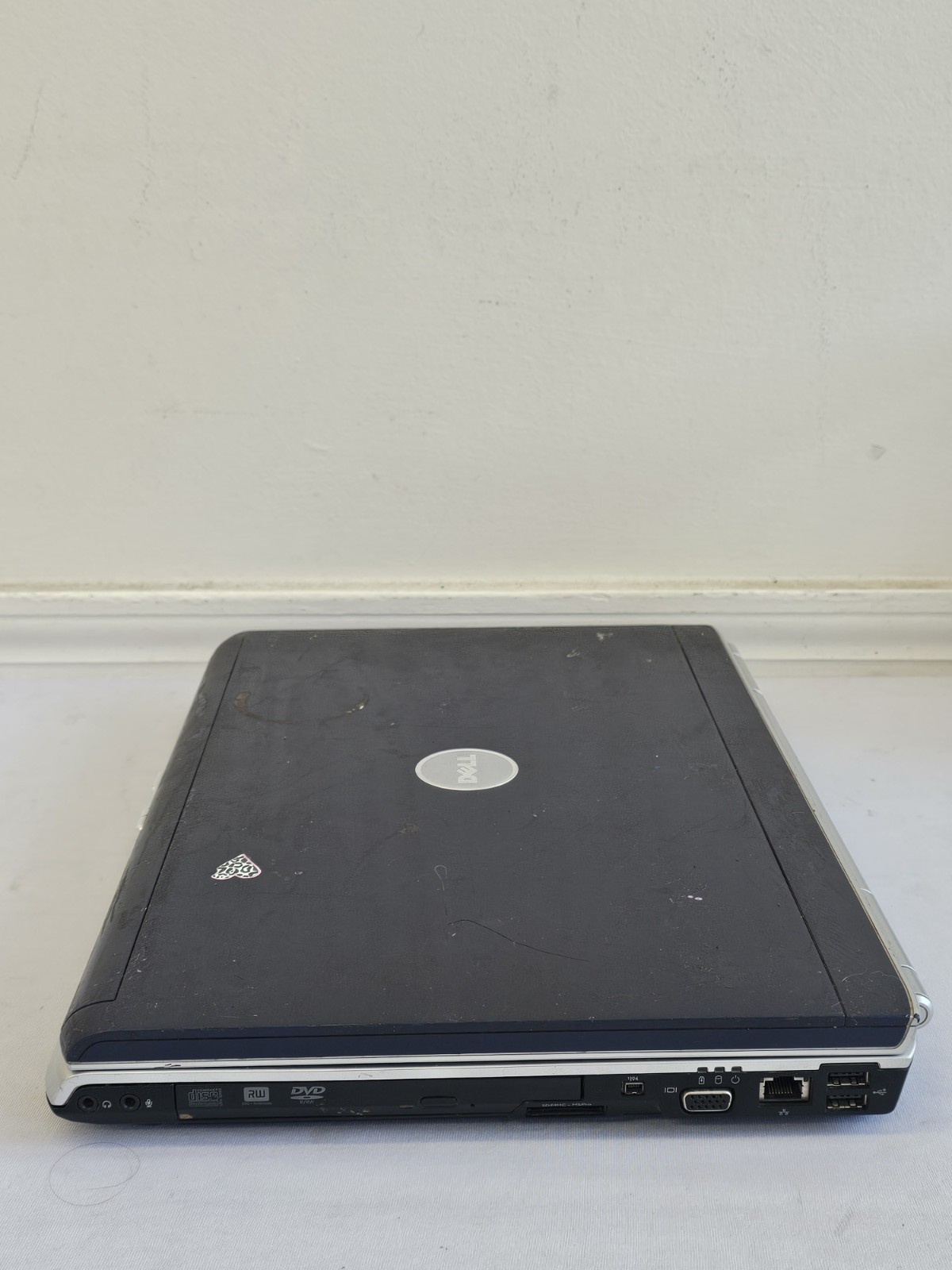 Dell Inspiron 1720 Laptop – VERY DIRTY CASE – 1GB RAM – NO BATT – Parts – READ