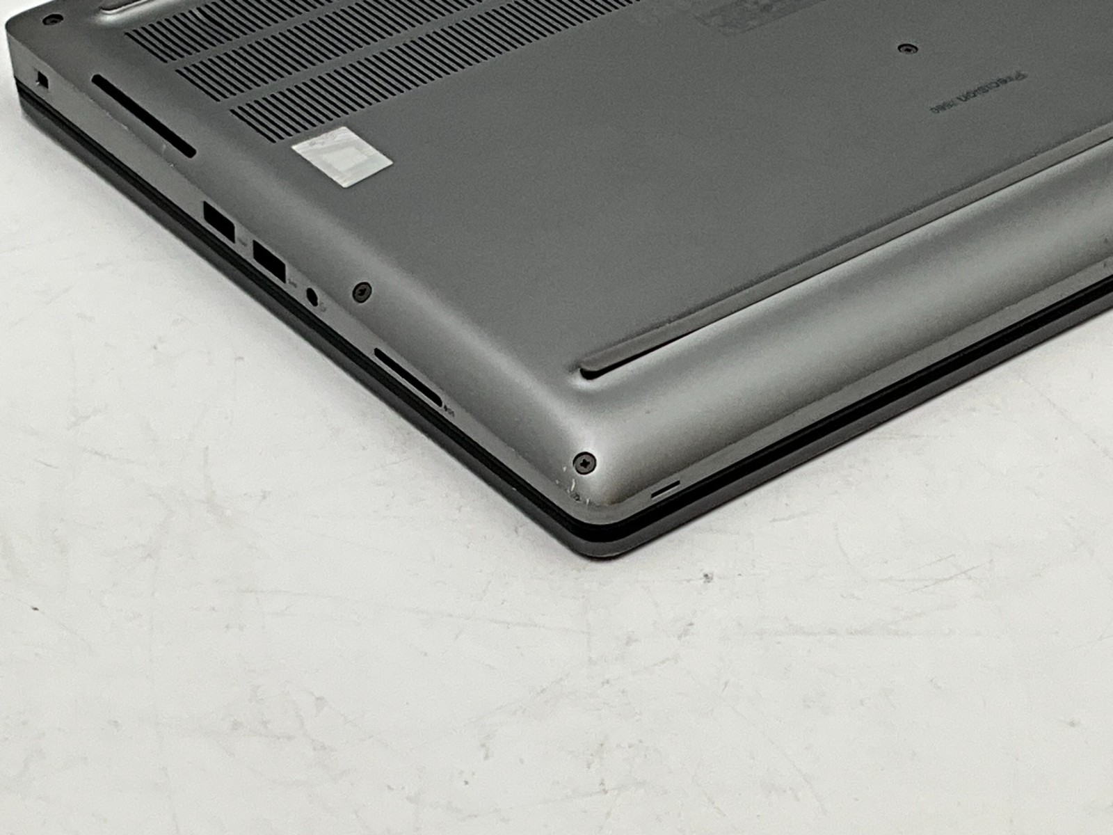 DELL Precision 7560 i7-11850H 2.50G 32GB 1tb T1200 15.6″ WIN11 H6F57M3