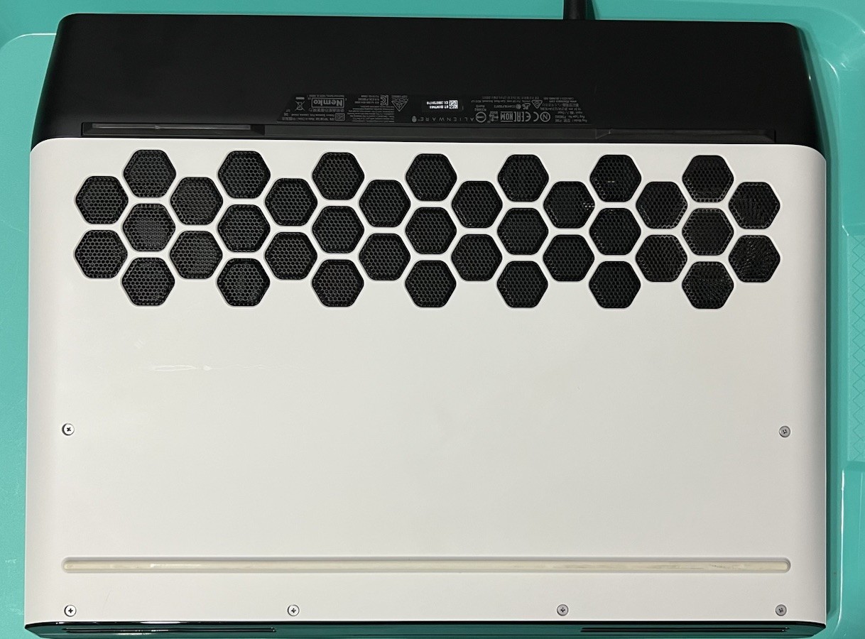 Alienware Area-51m R2 | i9-10900K RTX 2080 Super | 2TB SSD | 144hz 1080P | 32 GB