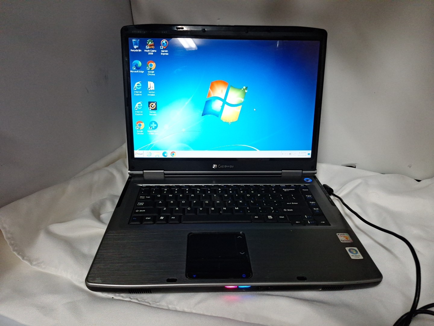 Gateway Laptop MA3 MT6452 AMD Turion 64 1.60GHz 1GB Ram 15.3″ Windows 7 Premium