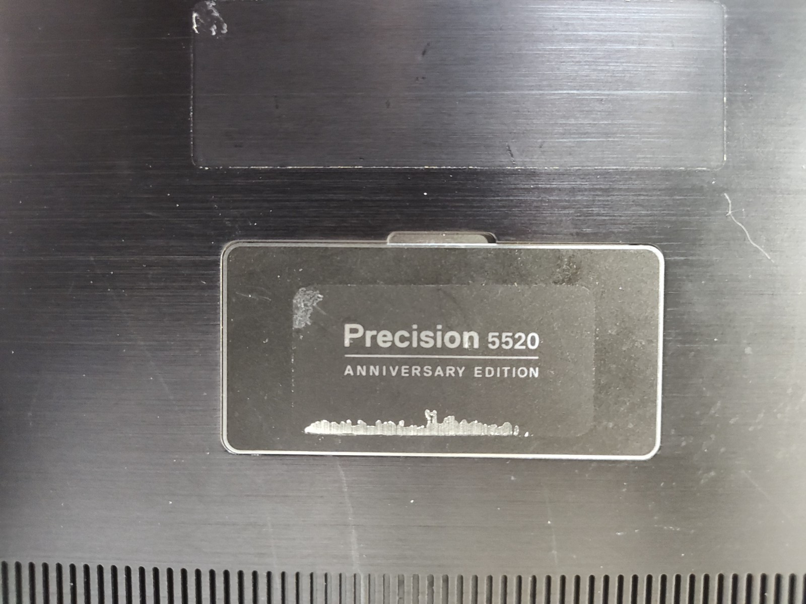 Dell PRECISION 5520 i7, 16GB RAM no ram NVME QUADRO M1200 15.6 IN TOUCH