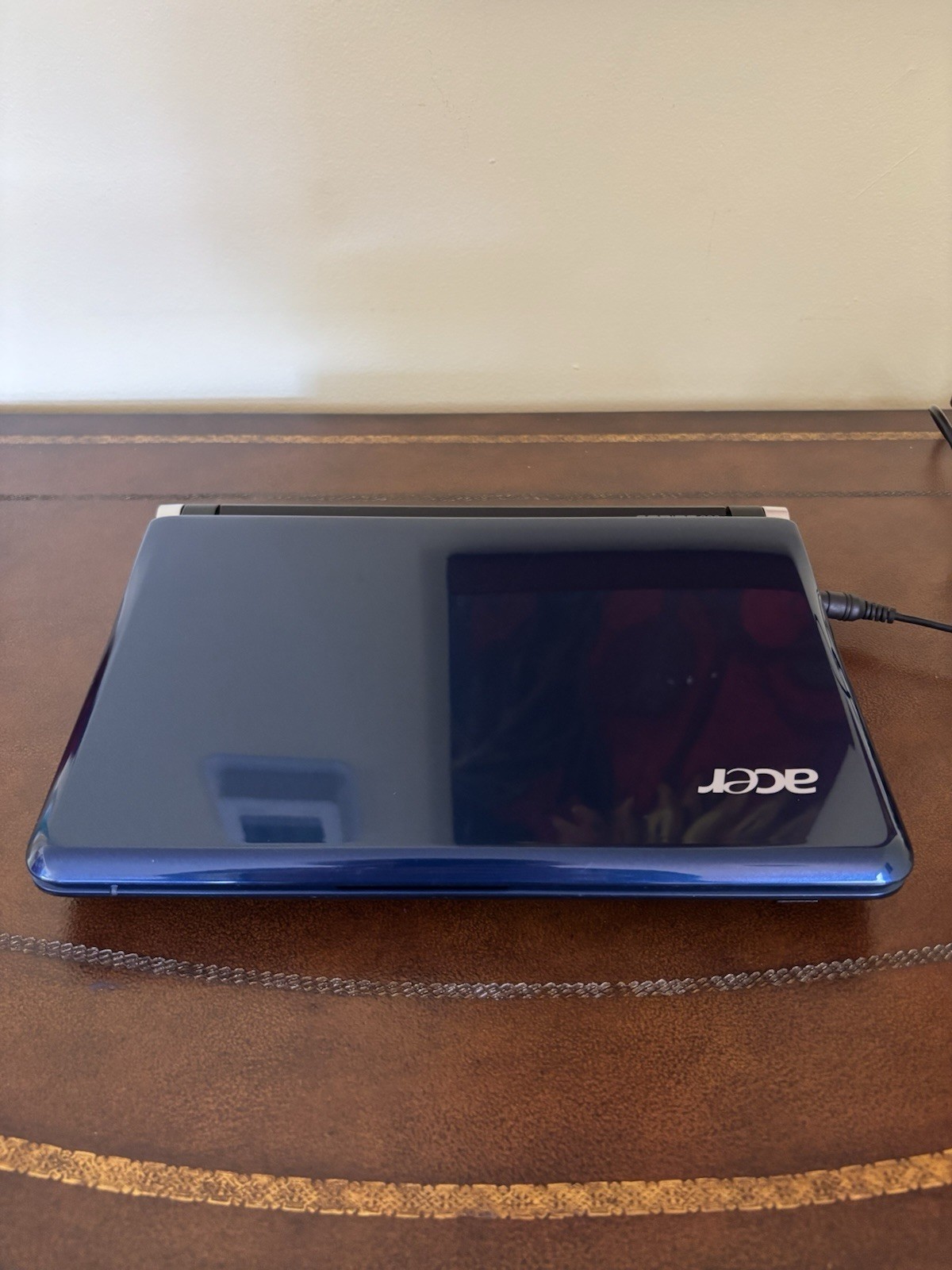 Acer Aspire One 10.1″ Netbook 1GB / 120GB Navy Blue with Padded Carry Case