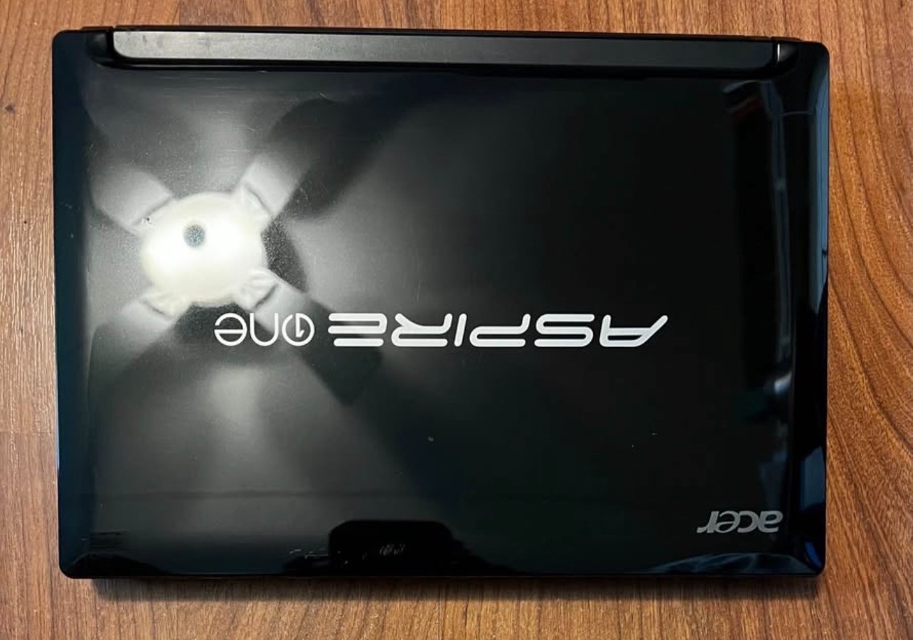 Acer Aspire One D255E 10.1″ Netbook (Intel Atom N455 1GB 250GB HDD) | READ DESC.