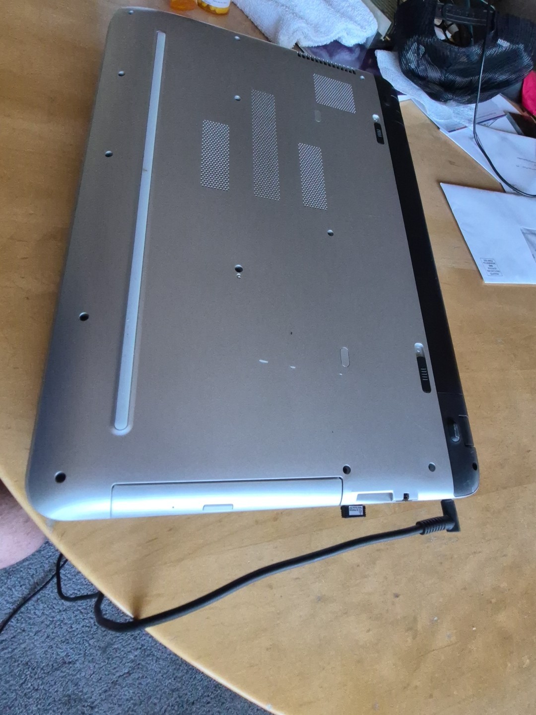 HP Pavilion 17-G121WM AMD A10-8700P 1.80GHz