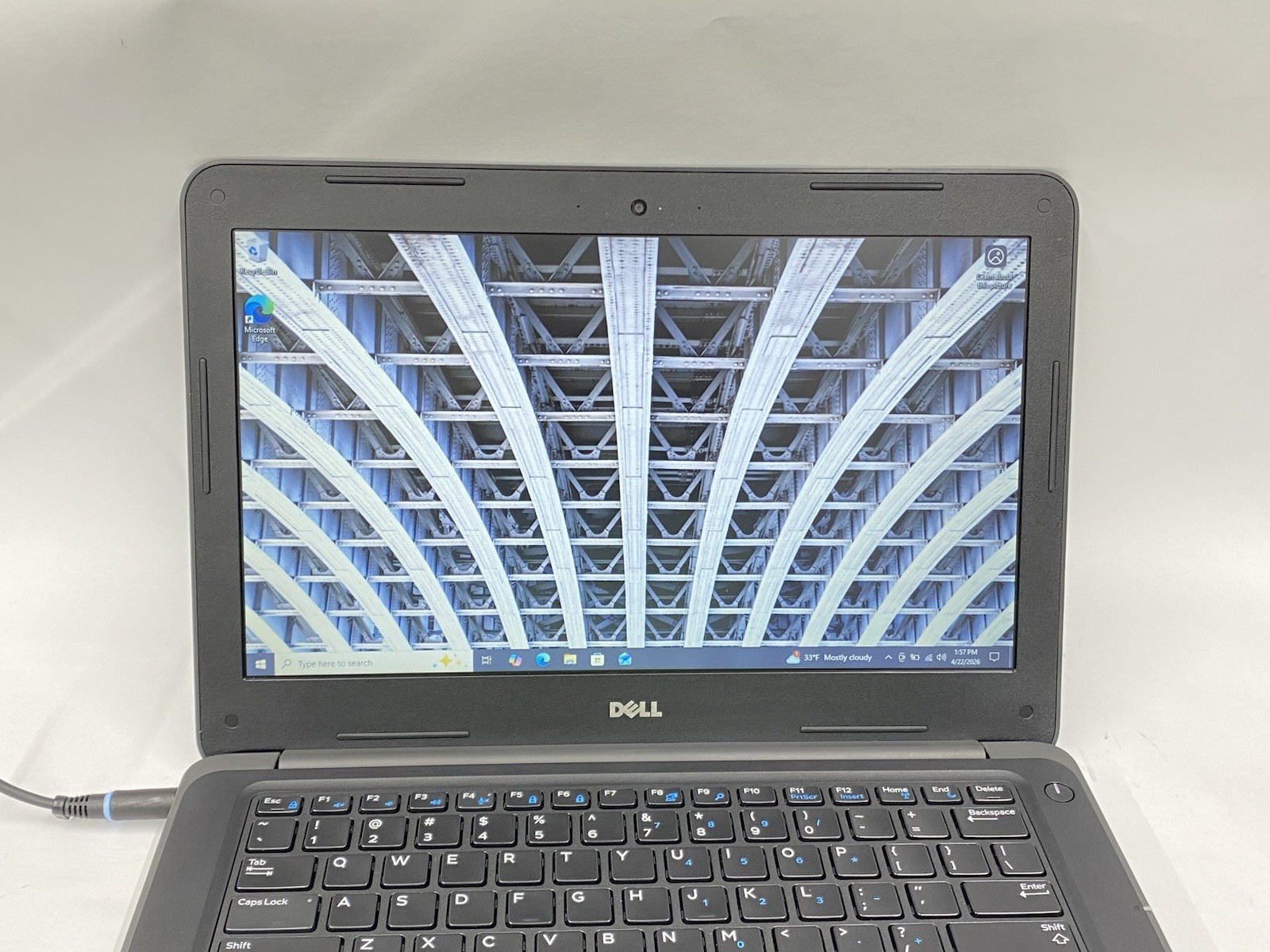Dell Latitude 3380-Grade B – 13.5″ HD – i5-7200M – 8GB – 128GB SSD – Win 10 Pro
