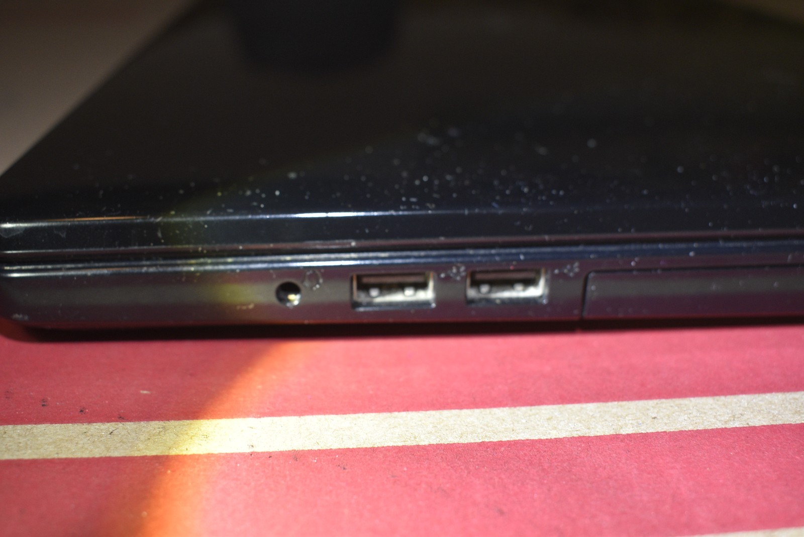 Dell P51F Laptop Intel i3-4030U @1.9Hz, 1 TB HDD, 8 GB RAM, WINDOWS 10, DVD