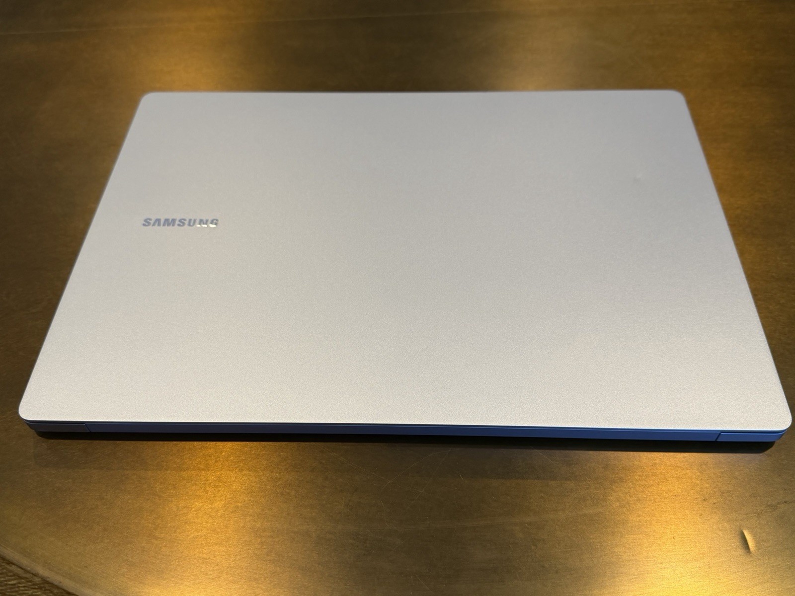 Samsung Galaxy Book4 Edge 16” Screen Copilot+ PC w/ 16 GB RAM + 512 GB SSD