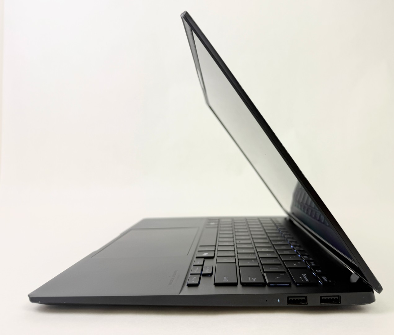 Asus VivoBook S14 M5406WA-IB96 14″ 2880×1800 Ryzen AI9 365 32GB RAM 1TB W11 Dent