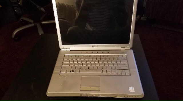 SONY VAIO PCG-5G3L NOTEBOOK -WINDOWS 10 (NAVY BLUE) BROKEN SCREEN!
