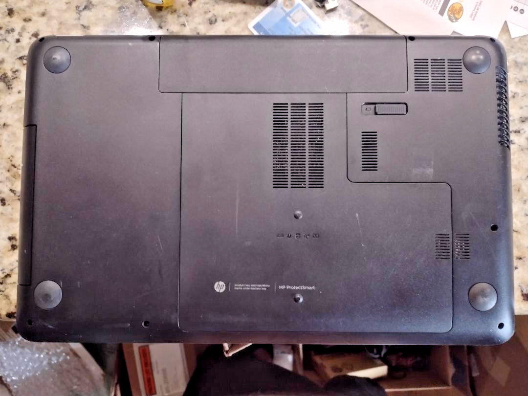 HP Pavilion 17 AMD A8-5550M 2100MHz 6Gb RAM 320GB HDD WIN 11 & AC Works/Looks OK