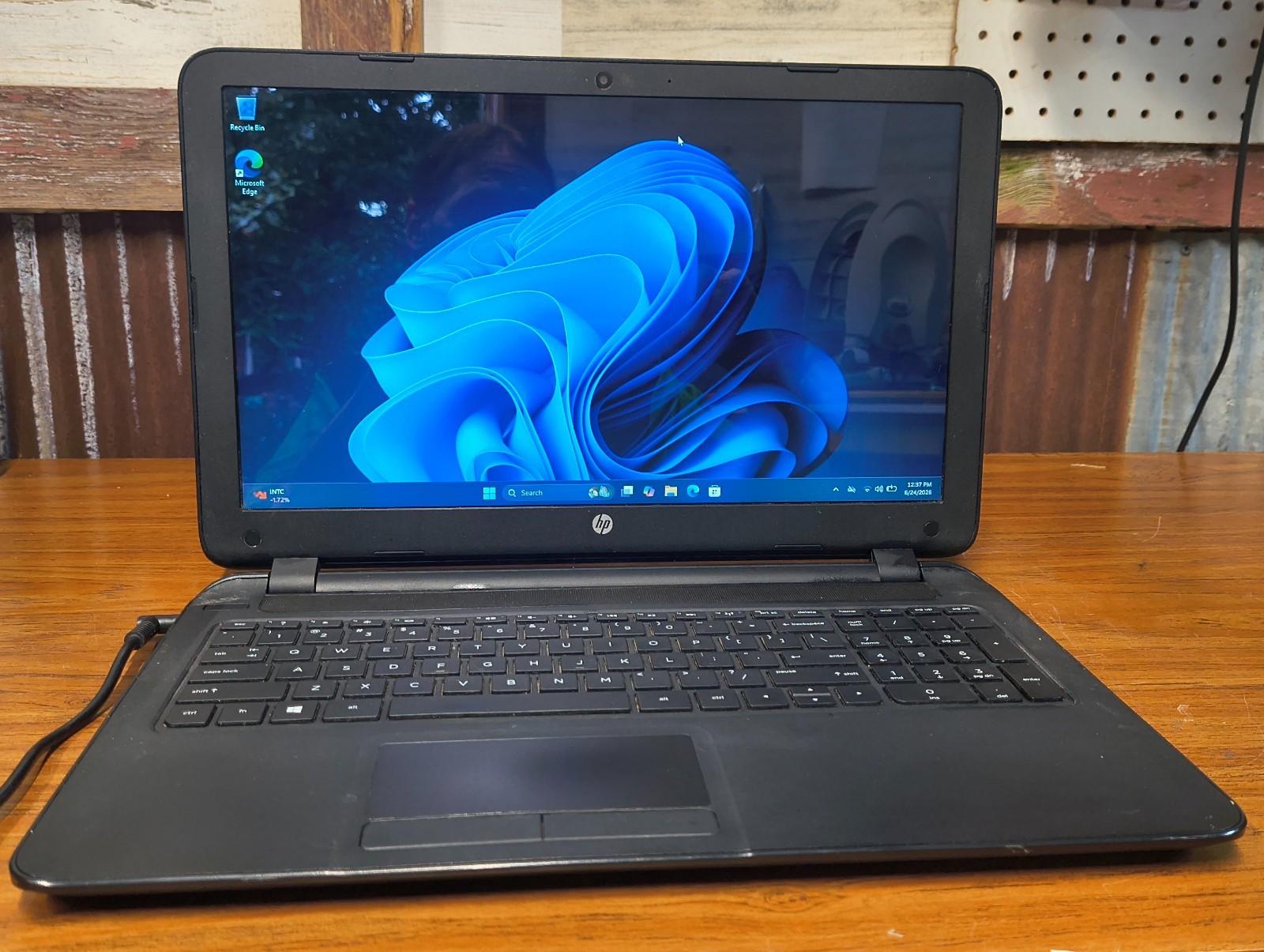 HP Notebook 15-f387wm (Touch / Windows 11 / AMD A8-7410 / 8GB / SSD / DVD)
